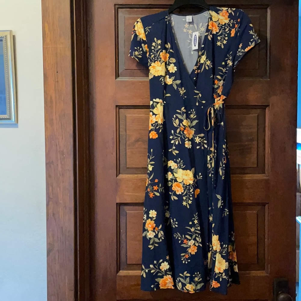 NWT! Adorable wrap dress